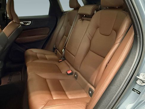 Used 2023 Volvo XC60 B5 Plus image 13