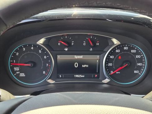 Certified 2023 Chevrolet Traverse LT FWD image 19