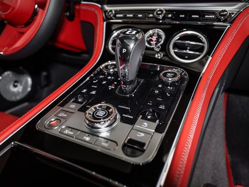 Certified 2024 Bentley Continental GT V8 AWD/4WD image 33