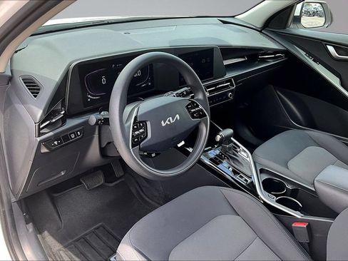Used 2025 Kia Niro LX FWD image 18