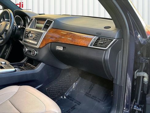 Used 2016 Mercedes-Benz GL 550 4MATIC image 27