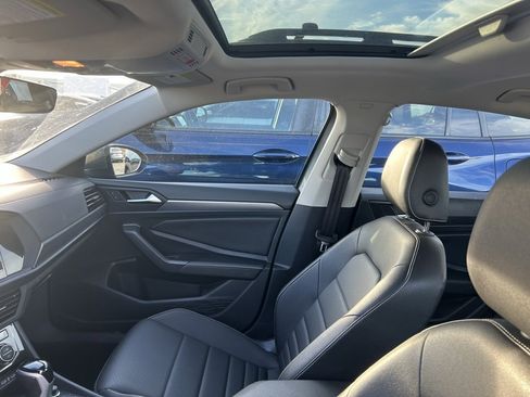 Used 2024 Volkswagen Jetta SE image 7