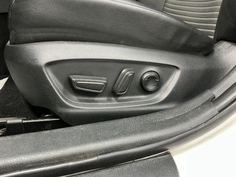 Used 2018 Toyota Camry SE w/ Protection Package (Q1) image 18