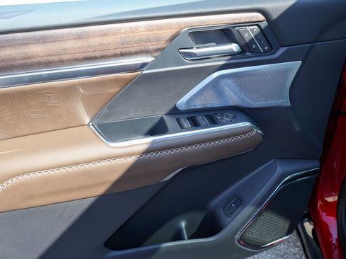 New 2026 GMC Acadia Denali Ultimate w/ LPO, Floor Liner Package image 12