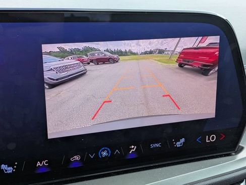 Used 2025 Chevrolet Traverse LT AWD/4WD image 22
