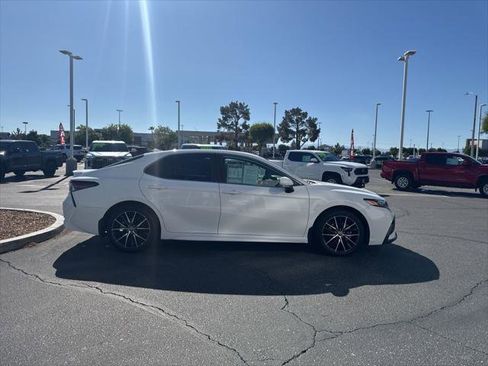 Certified 2022 Toyota Camry SE w/ Convenience Package image 5