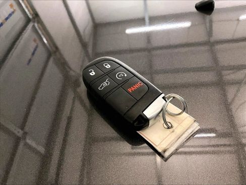 Used 2020 Jeep Grand Cherokee Limited AWD/4WD image 9
