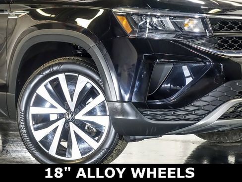 Used 2022 Volkswagen Taos SE image 4