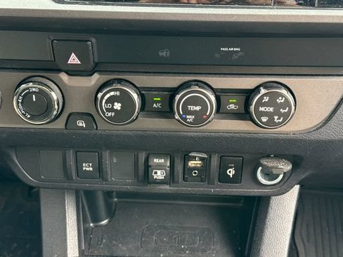 Used 2019 Toyota Tacoma TRD Off-Road AWD/4WD image 30