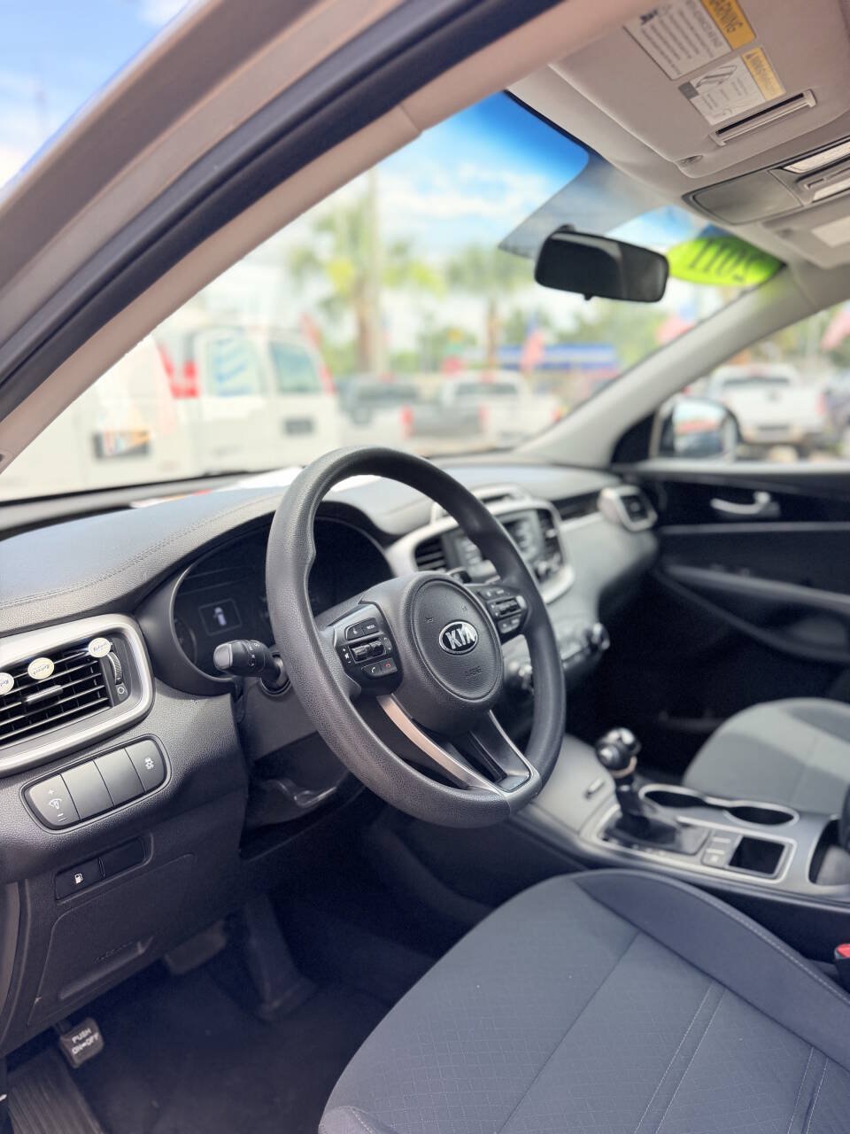 Used 2017 Kia Sorento L FWD image 18