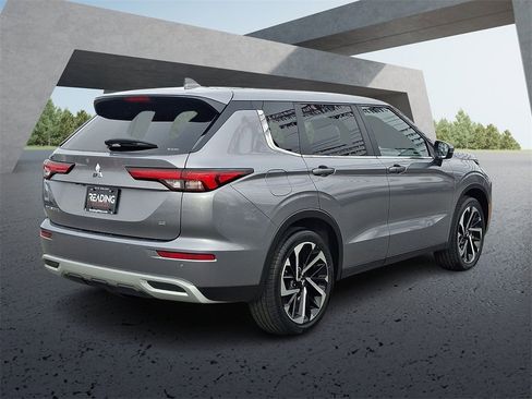 Used 2024 Mitsubishi Outlander SE image 5