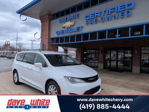 Used 2019 Chrysler Pacifica Touring-L FWD image 1