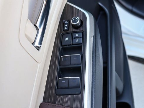 Used 2022 Toyota Sienna Platinum image 29