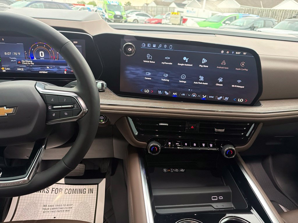 Used 2025 Chevrolet Tahoe High Country AWD/4WD image 17