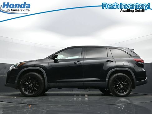 Used 2019 Toyota Highlander SE w/ Nightshade Edition AWD/4WD image 38