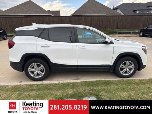 Used 2024 GMC Terrain SLE image 8