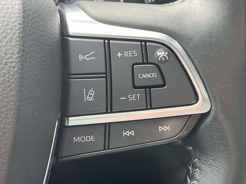 Used 2021 Toyota Highlander XLE image 32