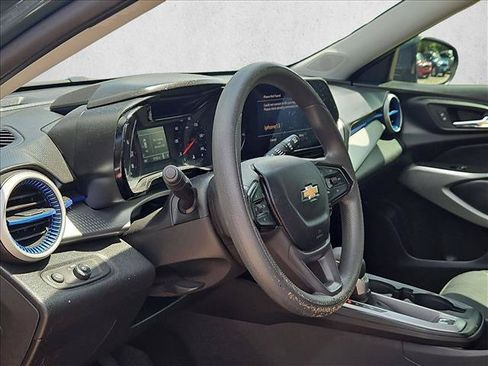 Used 2025 Chevrolet Trax LS w/ LS Convenience Package FWD image 10