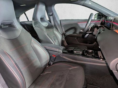 Used 2022 Mercedes-Benz CLA 250 4MATIC image 23
