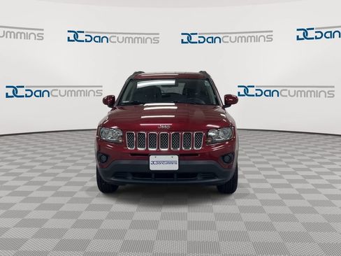 Used 2017 Jeep Compass Latitude FWD image 3