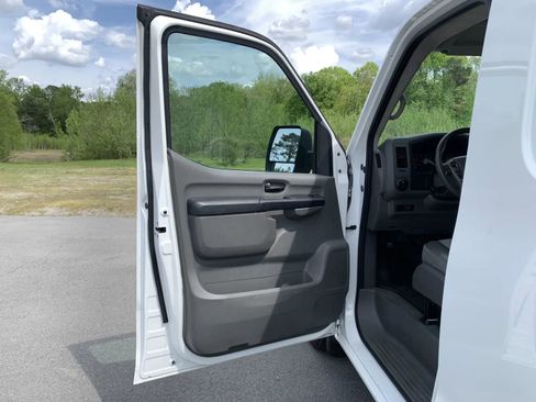 Used 2018 Nissan NV 1500 S image 17