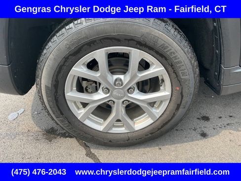 Certified 2023 Jeep Grand Cherokee Limited w/ Luxury Tech Group II AWD/4WD image 10