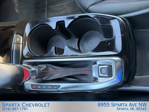 Used 2024 Chevrolet Trax RS w/ Sunroof Package FWD image 16