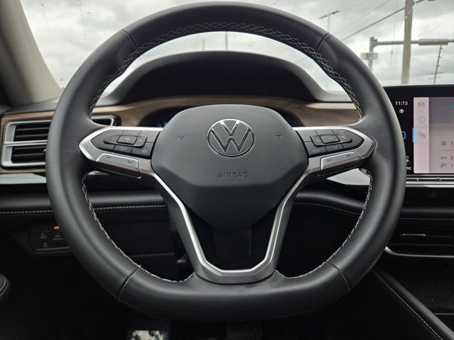 Used 2024 Volkswagen Atlas SE AWD/4WD image 16