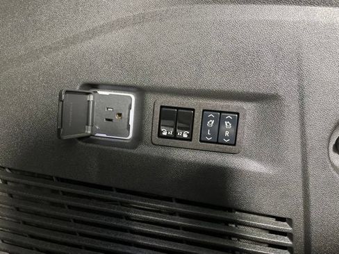 Used 2024 GMC Yukon XL AT4 w/ Technology Package AWD/4WD image 51