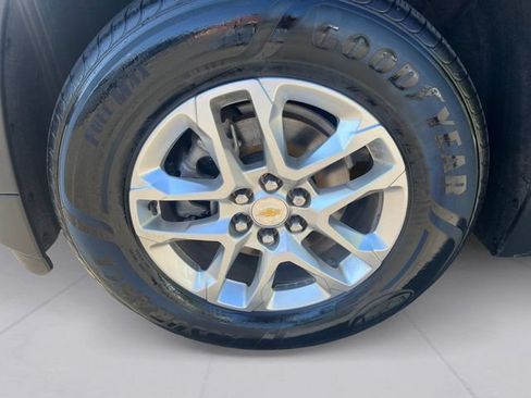Used 2021 Chevrolet Traverse LT AWD/4WD image 9