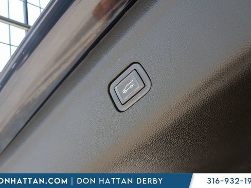 Used 2023 Buick Enclave Essence AWD/4WD image 32