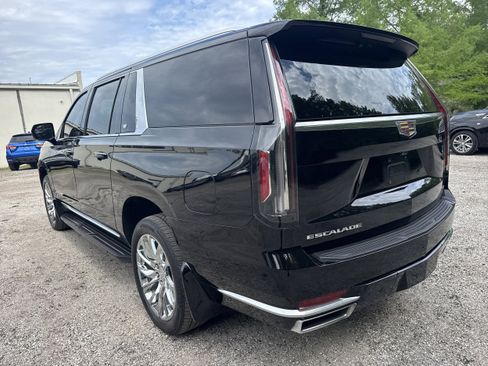 Used 2023 Cadillac Escalade ESV Premium Luxury AWD/4WD image 4