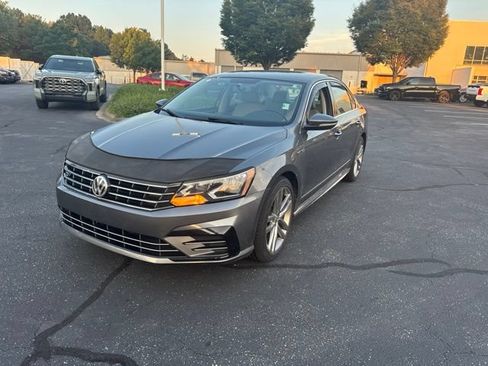 Used 2017 Volkswagen Passat 1.8T R-Line FWD image 9