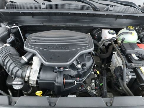 Used 2021 GMC Acadia SLE image 24