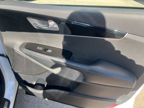 Certified 2020 Kia Sorento SX image 25
