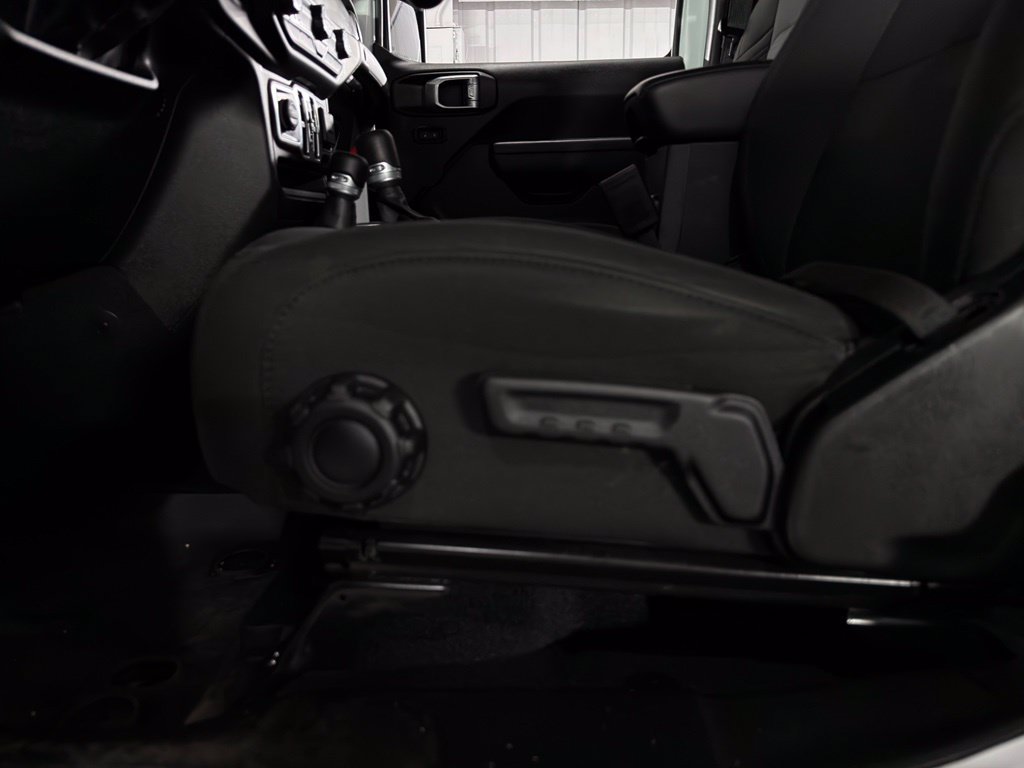 Used 2022 Jeep Gladiator Sport AWD/4WD image 16