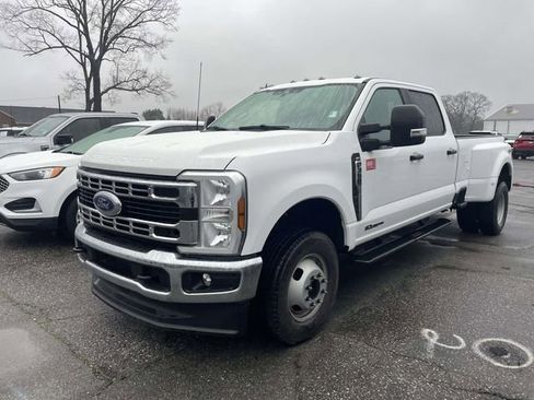 Certified 2025 Ford F350 XLT image 3