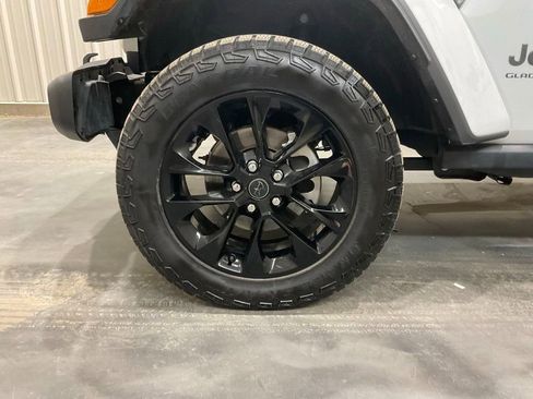 Used 2024 Jeep Gladiator Sport image 11