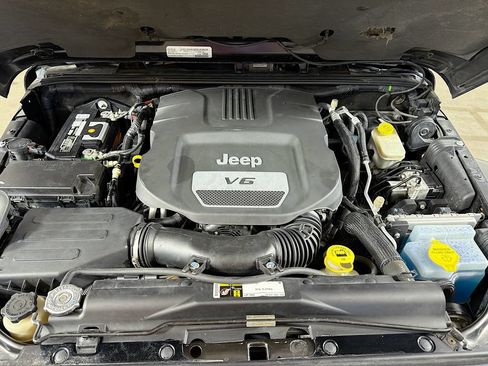 Used 2015 Jeep Wrangler Unlimited Sahara AWD/4WD image 25