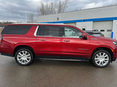 Used 2022 Chevrolet Suburban High Country image 12