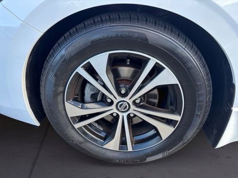 Used 2020 Nissan Sentra SV image 9