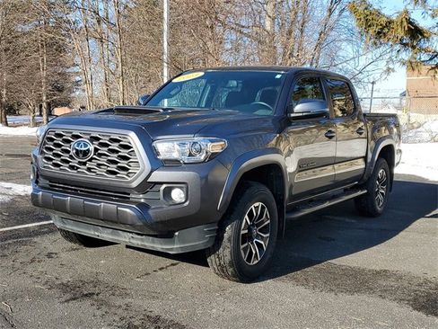 Used 2023 Toyota Tacoma TRD Sport image 2