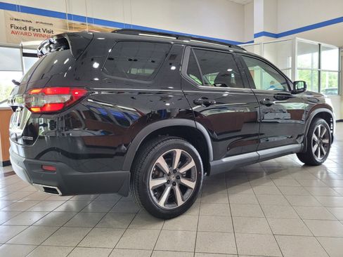 New 2025 Honda Pilot Touring image 4