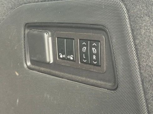 Used 2023 Cadillac Escalade Premium Luxury image 27