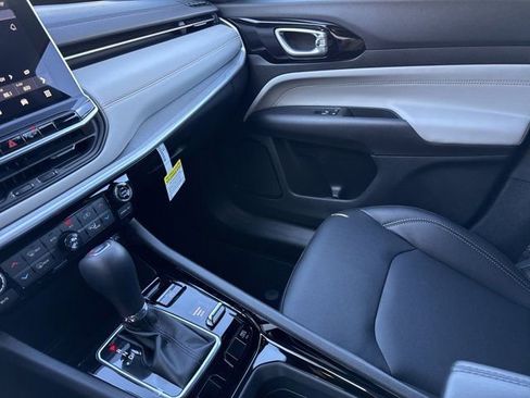 New 2026 Jeep Compass Limited image 19