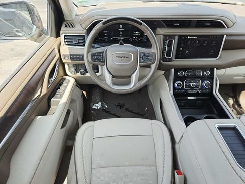 Used 2024 GMC Yukon XL Denali w/ Advanced Technology Package AWD/4WD image 8