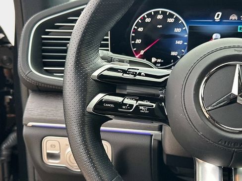 Used 2025 Mercedes-Benz GLS 580 4MATIC image 28