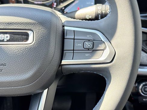 Used 2022 Jeep Compass Latitude AWD/4WD image 9