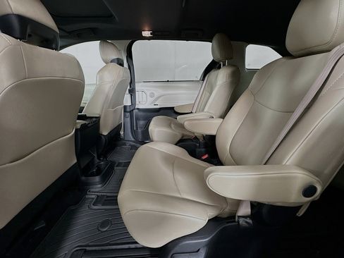 Used 2021 Toyota Sienna XLE w/ XLE Plus Package image 9