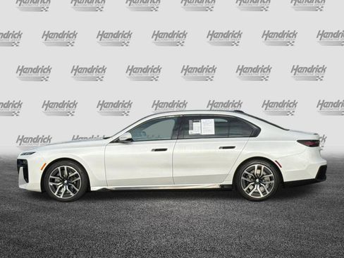 Used 2023 BMW 740i image 8